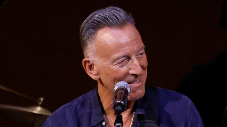 Bruce Springsteen singing and looking away onstage