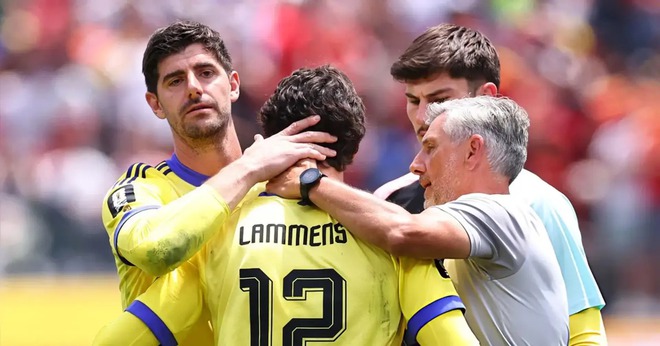 Courtois 'nói dỗi' HLV sau khi bị thay khỏi sân