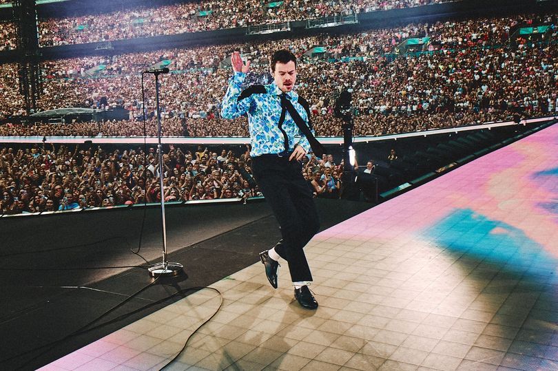 Harry gave a shoutout to his fellow bandmates at his last Wembley show on July 4