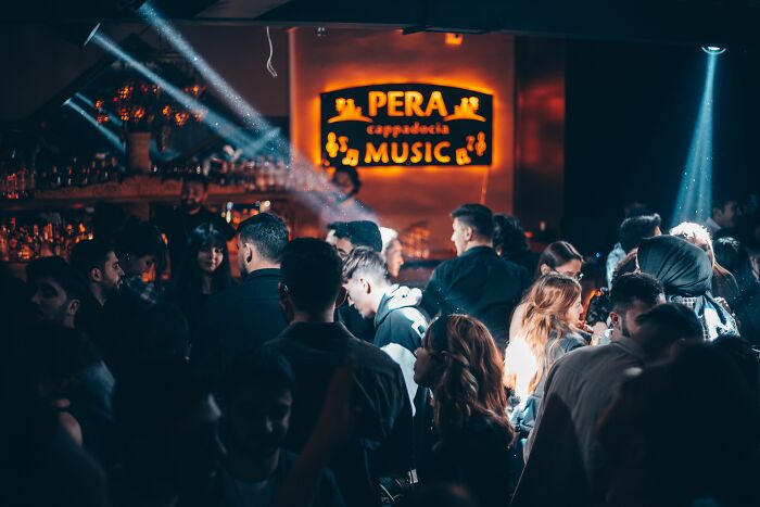 53 Things Bartenders Overheard That They Wish They Could Forget