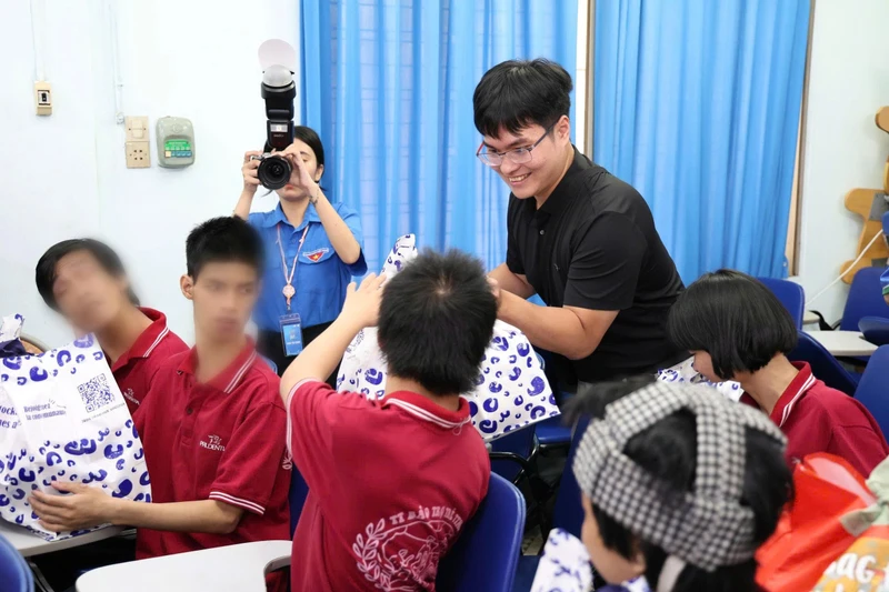 Rapper Pháo cùng tuổi trẻ TPHCM chung sức vì cộng đồng