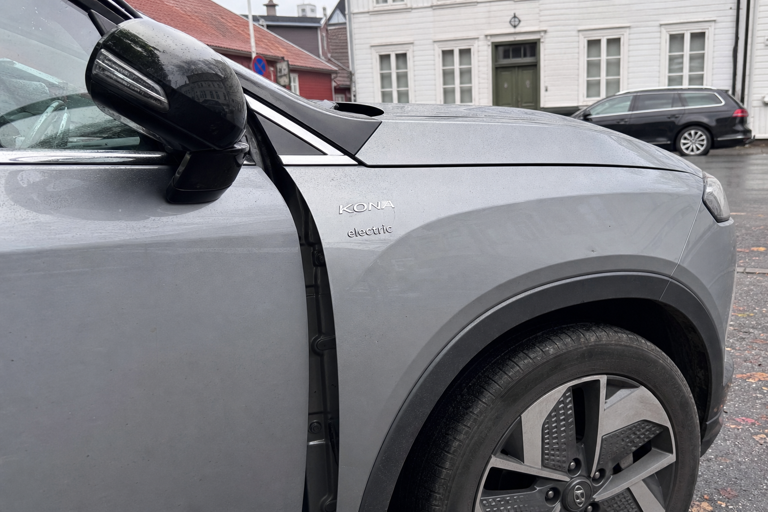 Fire elbiler ADAC anbefaler for eldre sjåfører: Hyundai Kona og BMW iX1 ...