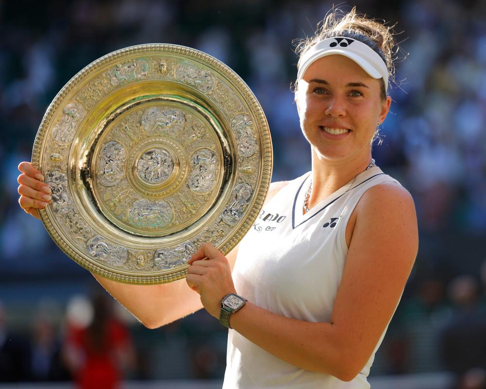 Linda Noskova fends off Muchova fightback to win first Grand Slam title at Wimbledon