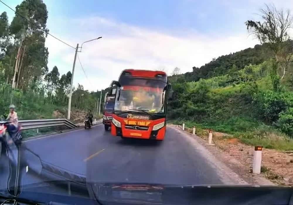 Liên tiếp nhiều vụ vi phạm giao thông khi vượt đèo dốc ở An Khê
