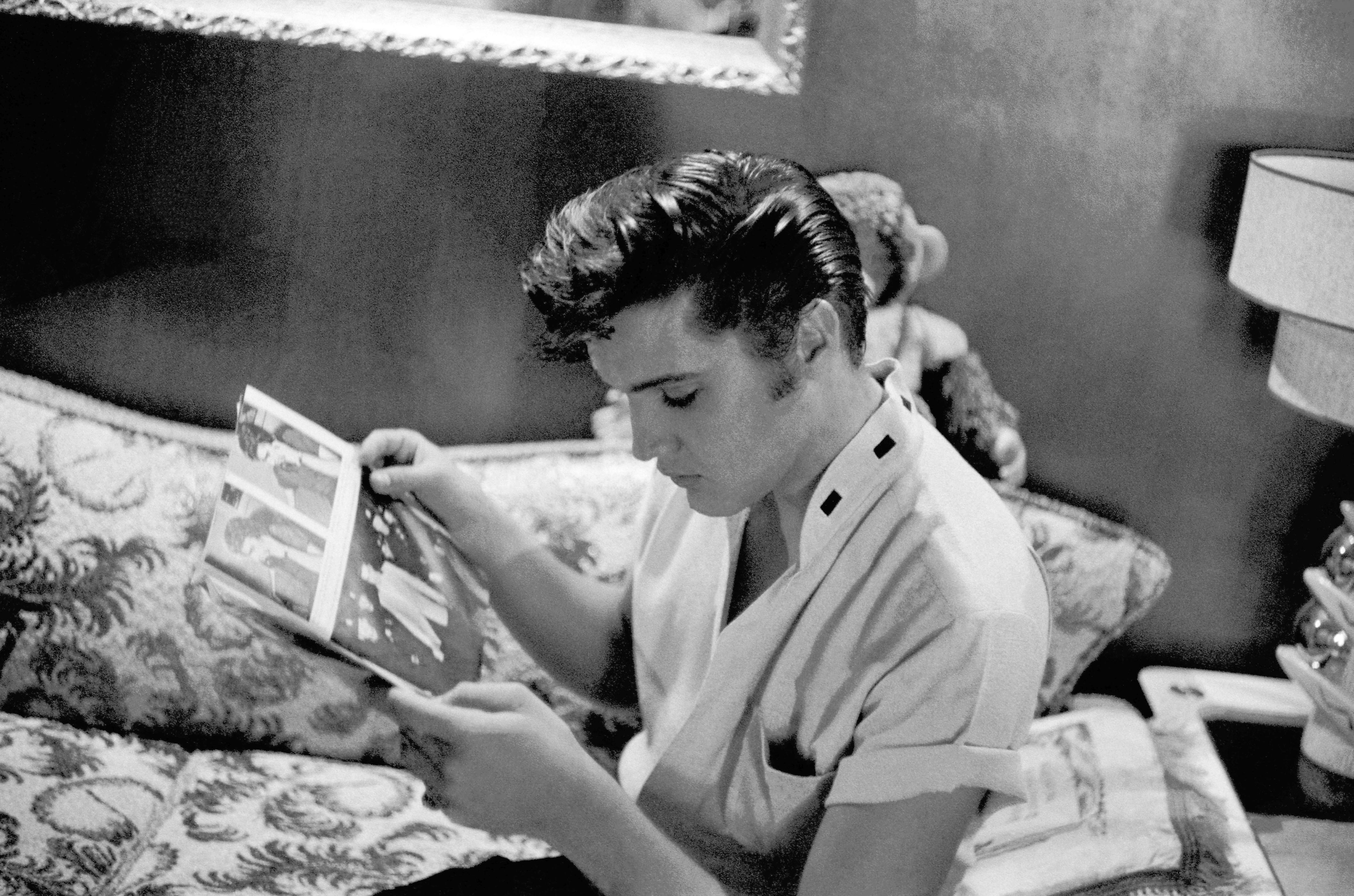 Elvis Presley's 5 favorite books-including one he gave to everyone!
