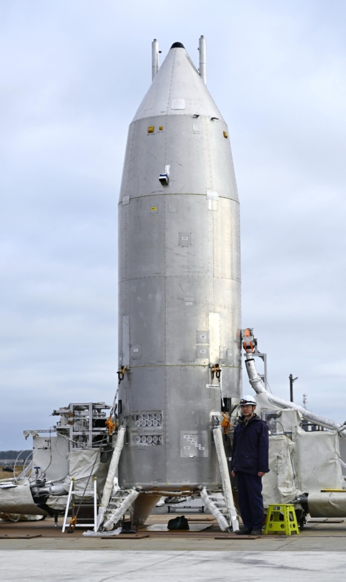 Japan successfully launches, lands experimental rocket