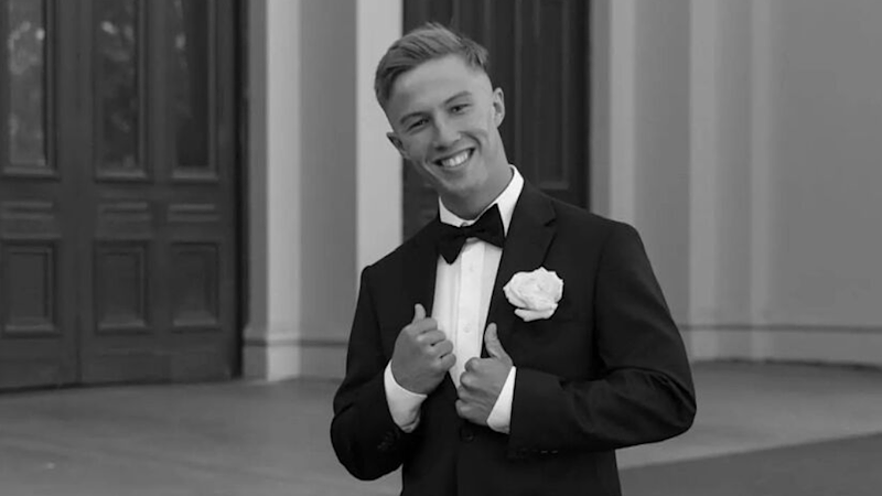 Footballers honour young Victorian player killed in freak accident