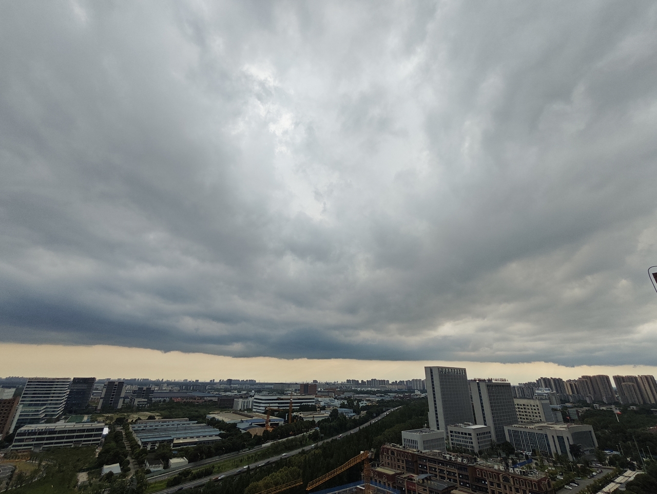 独家：2026年7月11日，成都迎来暴雨降温