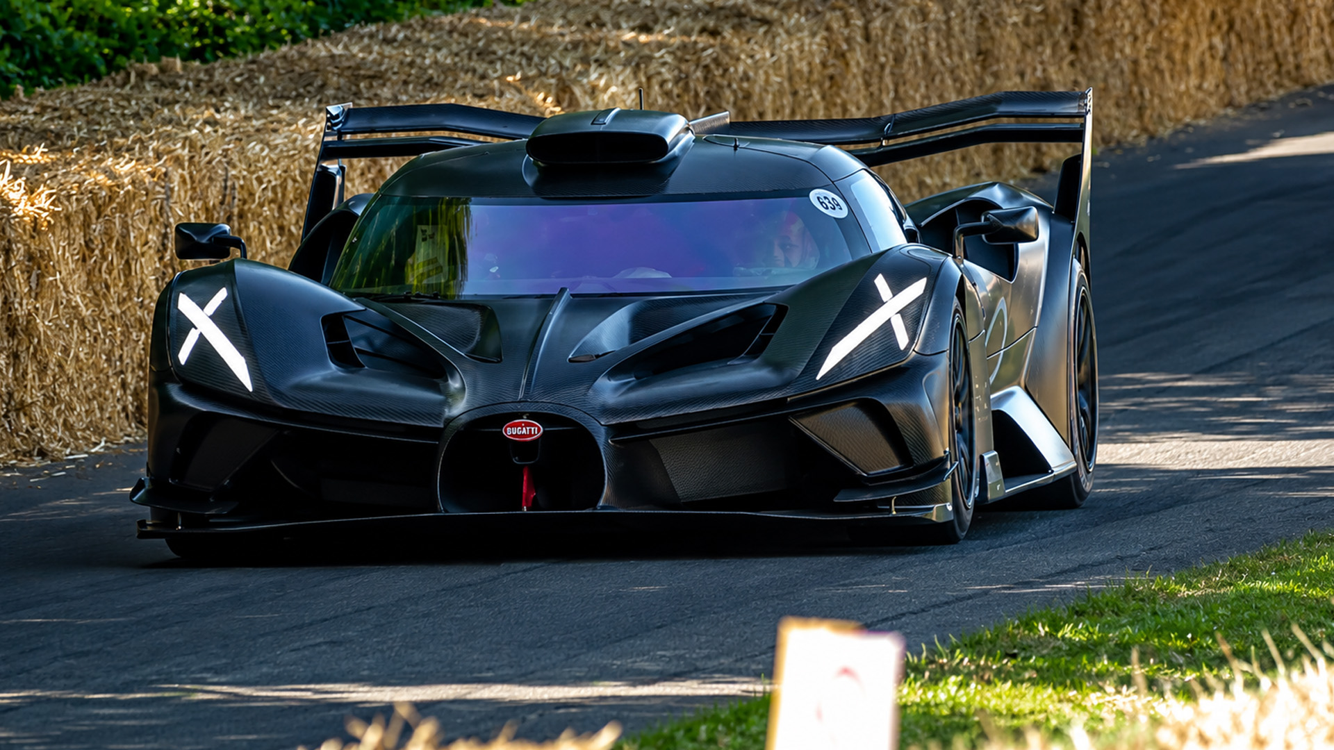 Bugatti Bolide W16 engine produces a truly thrilling sound