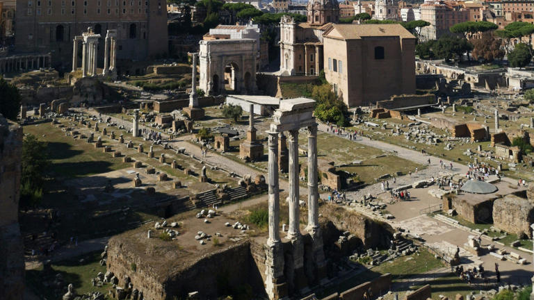 Archaeologists found a Roman camp 500 meters from a Spanish hillfort ...
