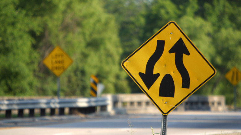 What does the 'Divided Highway Ends' sign mean & why is it important to ...