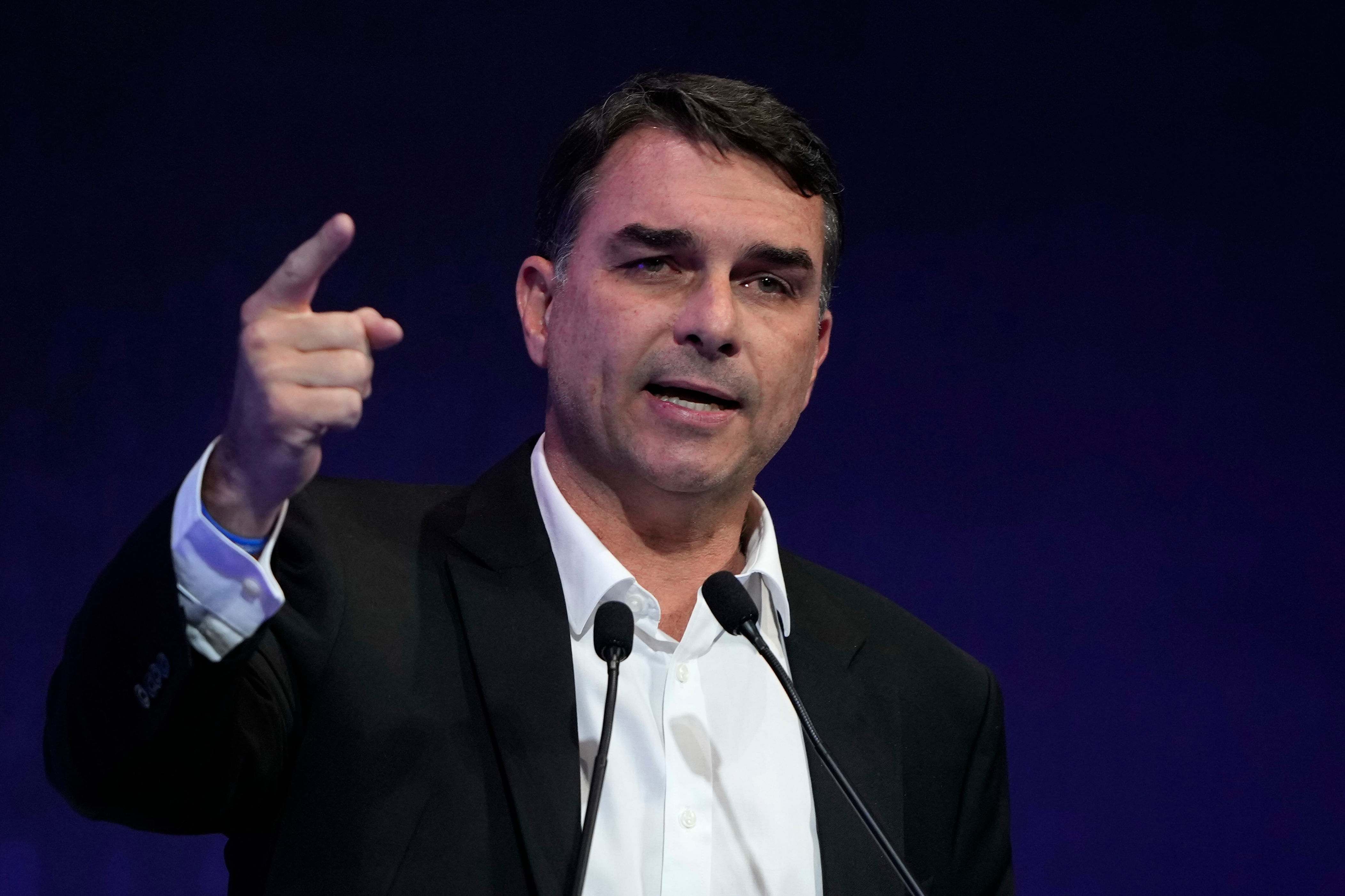 Flávio Bolsonaro habría salido de Brasil con rumbo a Estados Unidos ...