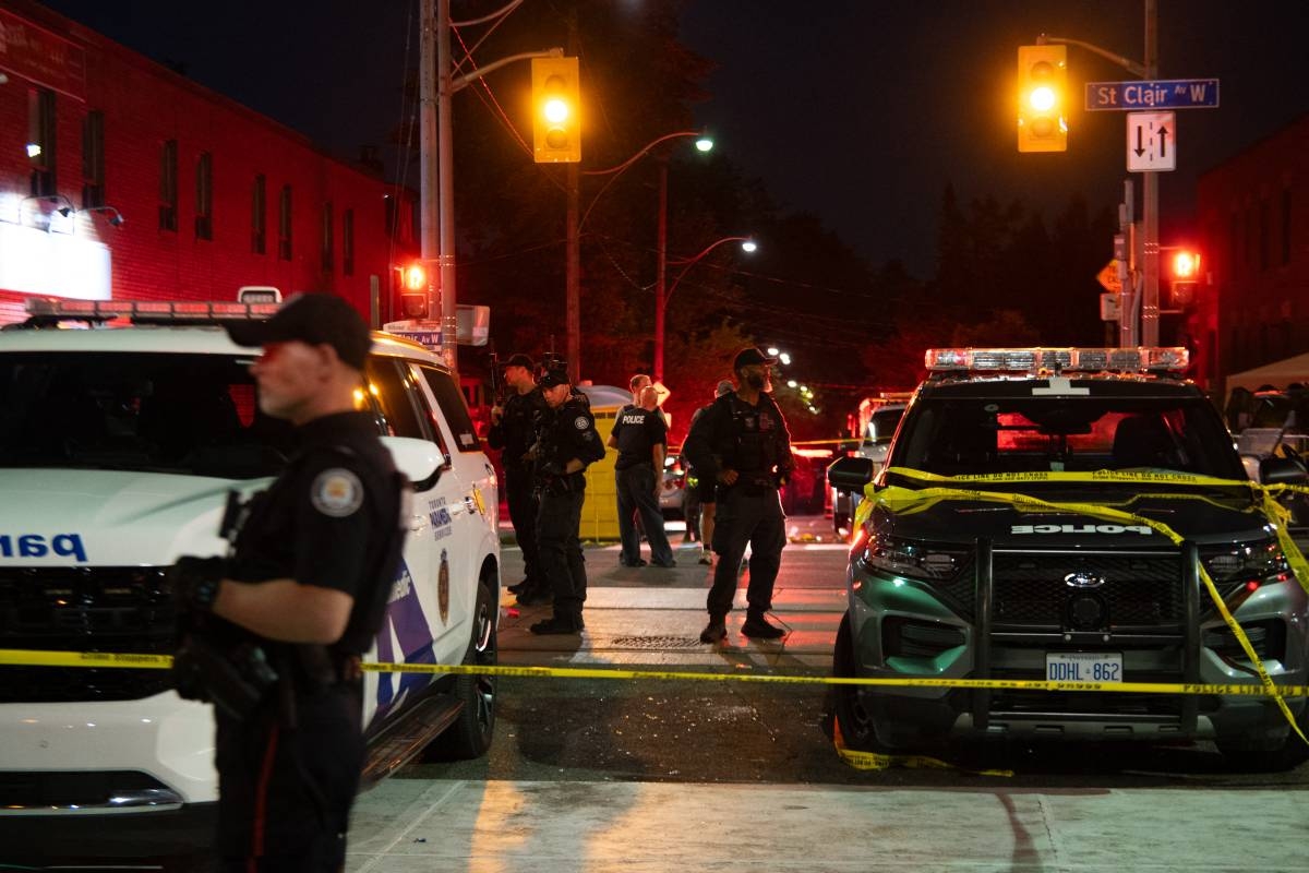 2 dead, several hurt in Toronto shooting, attacker at large