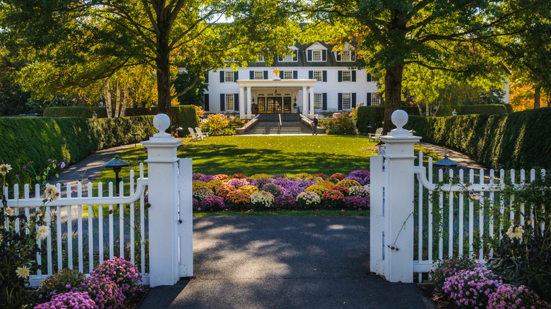Fence and front of Woodstock Inn & Resort