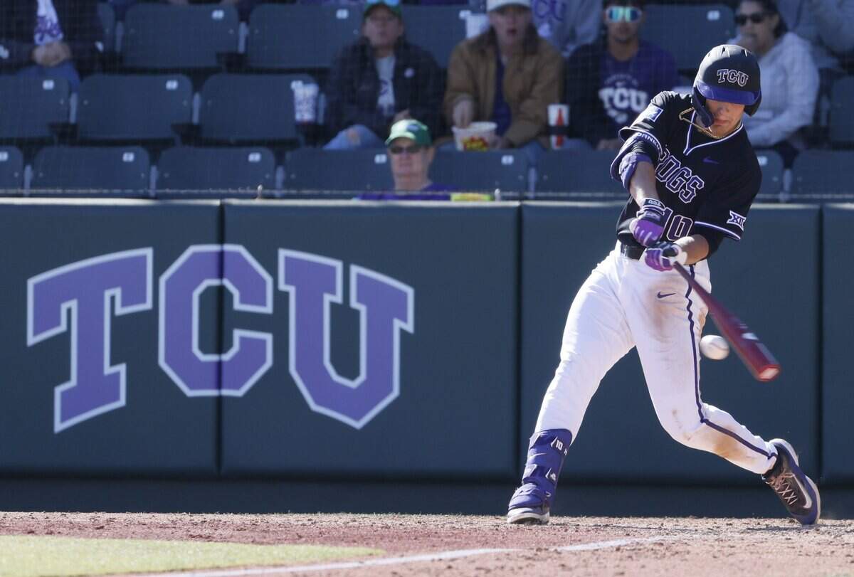 Two TCU outfielder sign contracts with MLB teams after this month's draft