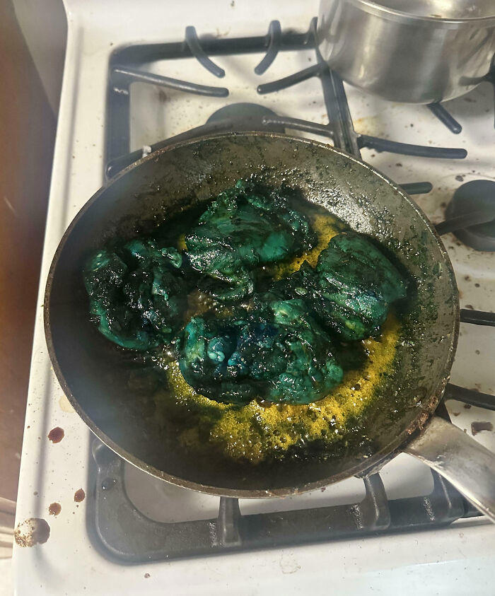 50 of the funniest cooking disasters you might feel bad for laughing at