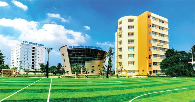 Trường đại học Ngân hàng TP.HCM công bố điểm sàn, nhóm ngành luật cao nhất 20 điểm
