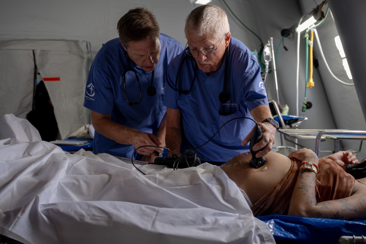 An Army of Foreign Doctors Are Saving Quake Victims From Venezuela's Hospitals