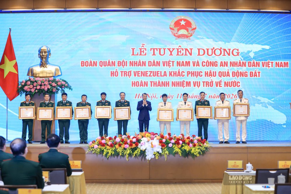 Giữa đổ nát, Việt Nam mang đến hy vọng; giữa nỗi đau, Việt Nam mang đến nghĩa tình