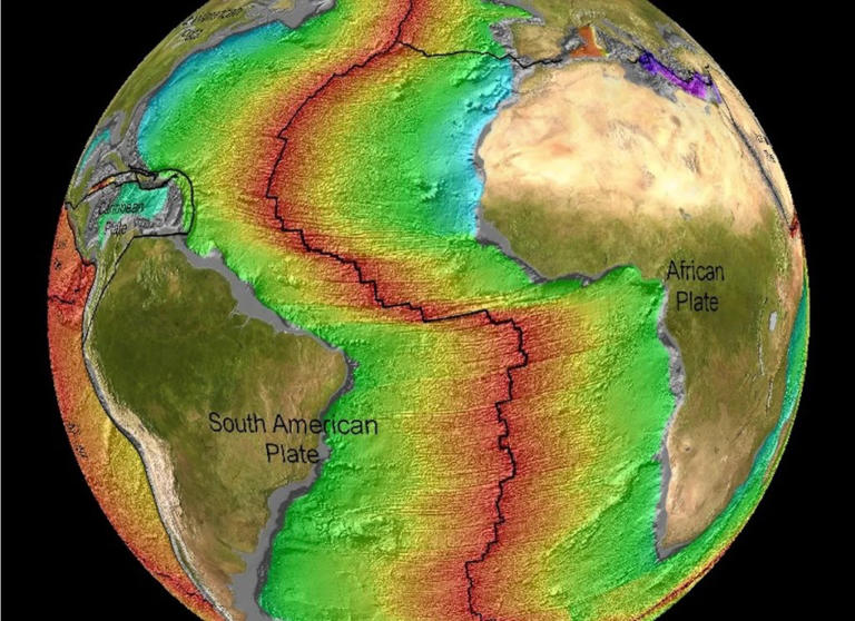 Scientists discover new seafloor being born — for the first time in ...