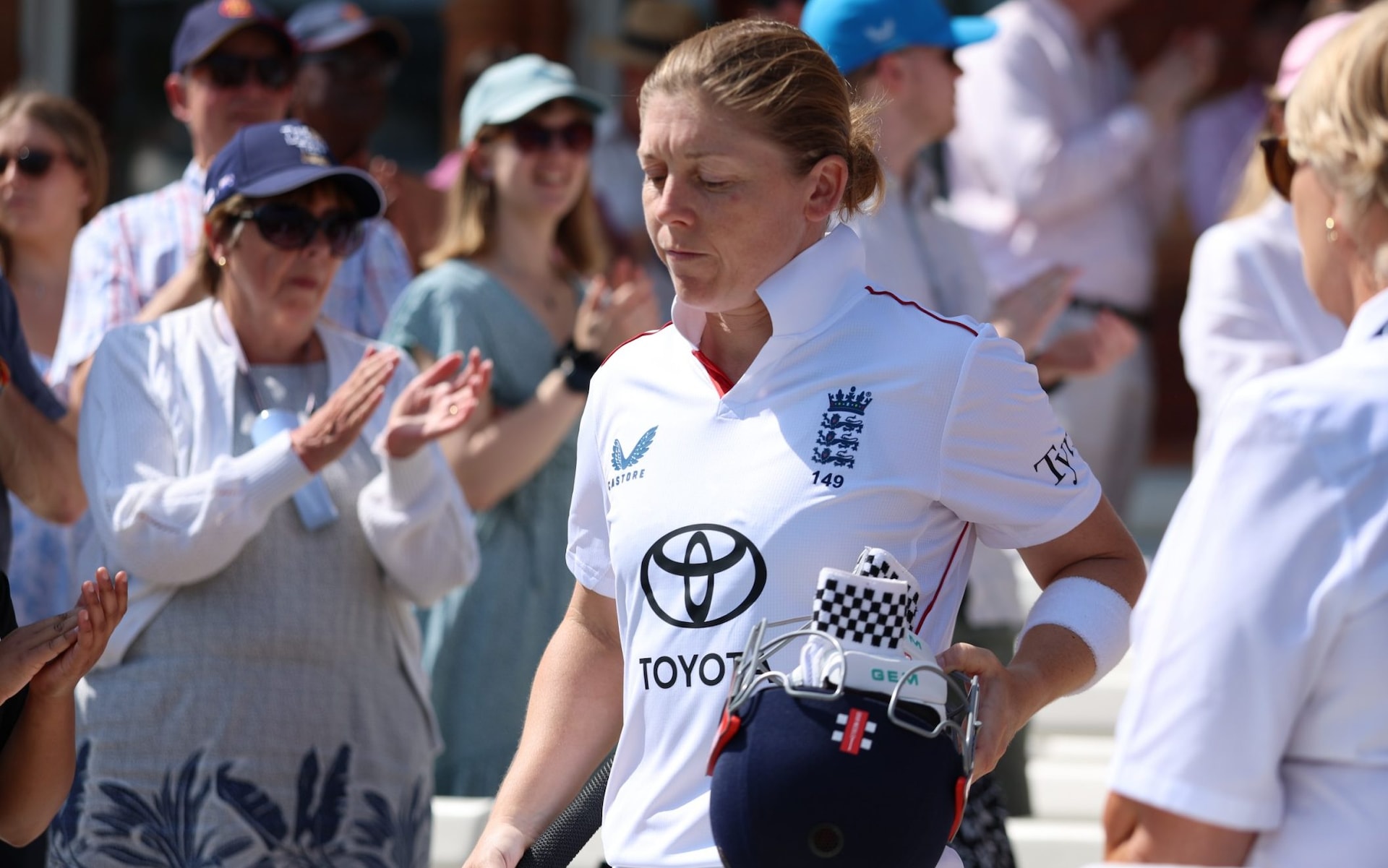 Heather Knight 'does a Stokes' and retires mid-test
