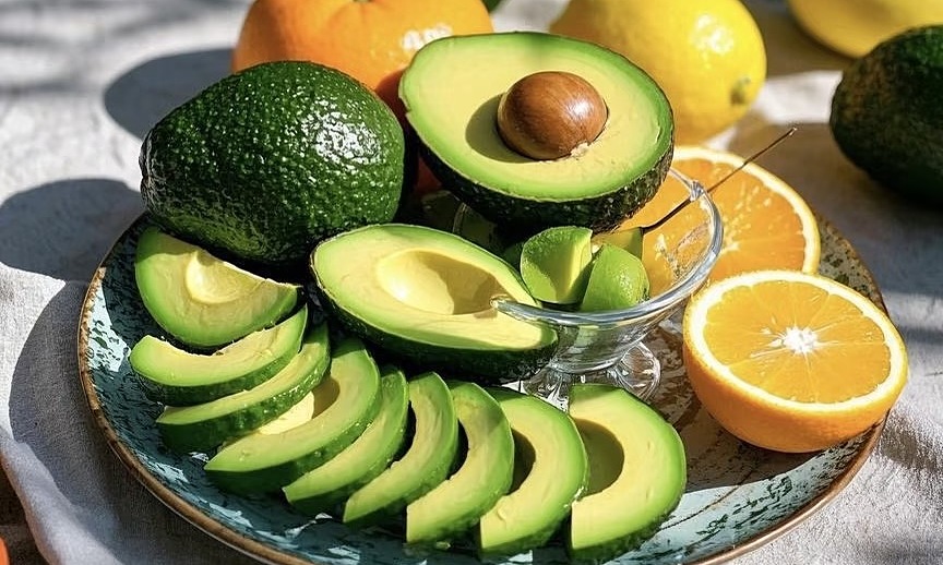 Can a cut avocado continue to ripen?