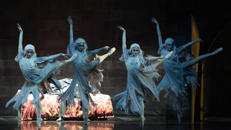 Review: Big Live delivers high-budget 'Dracula' ballet in San Francisco