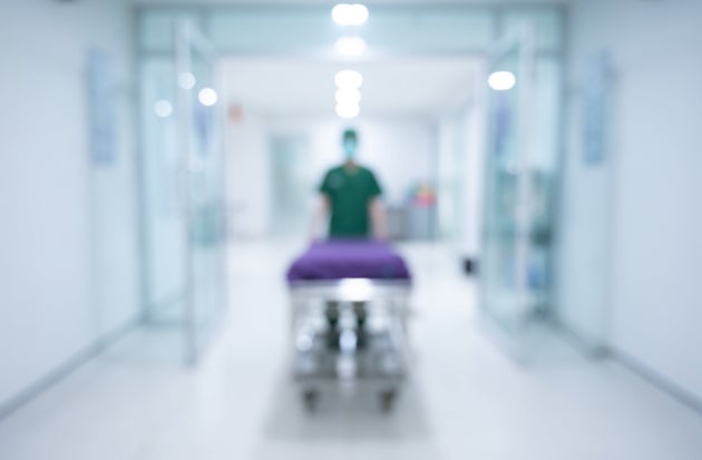 I'm an ER physician. Here are 5 types of pain I'd never ignore