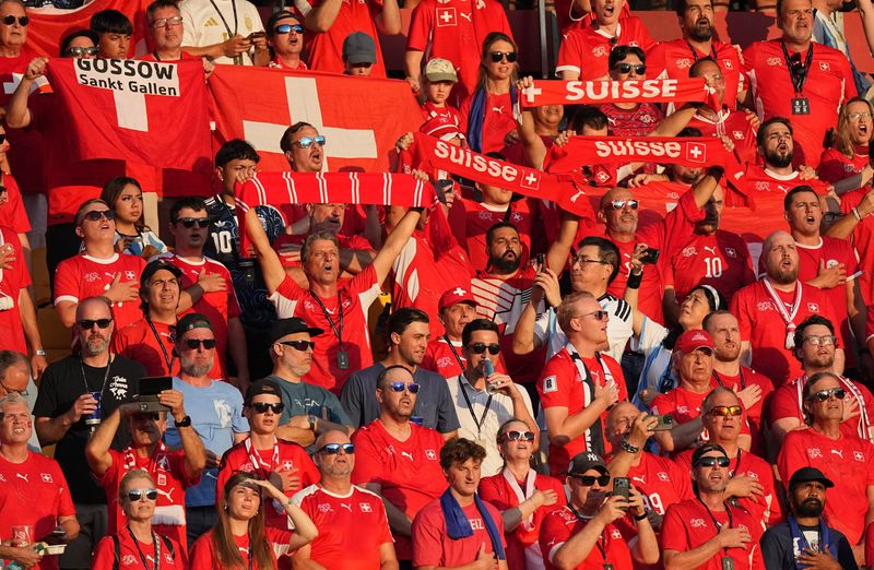 Svizzera, i tifosi celebrano la Nazionale dopo la sconfitta con l'Argentina