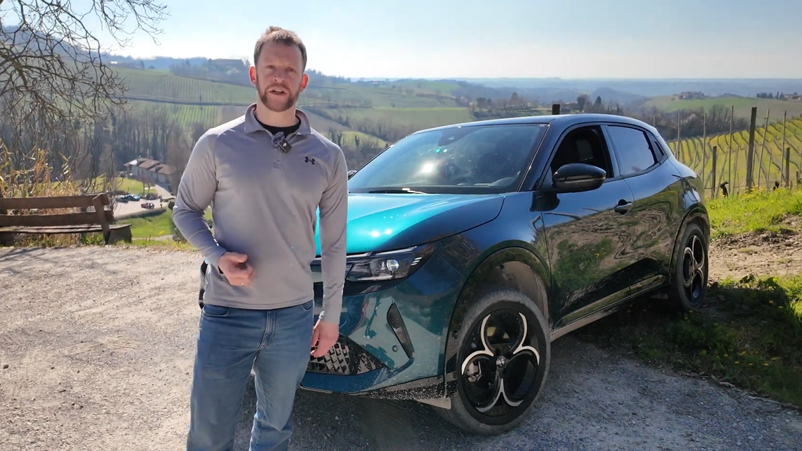 Alfa Romeo Junior Q4 adds grip but not adventure