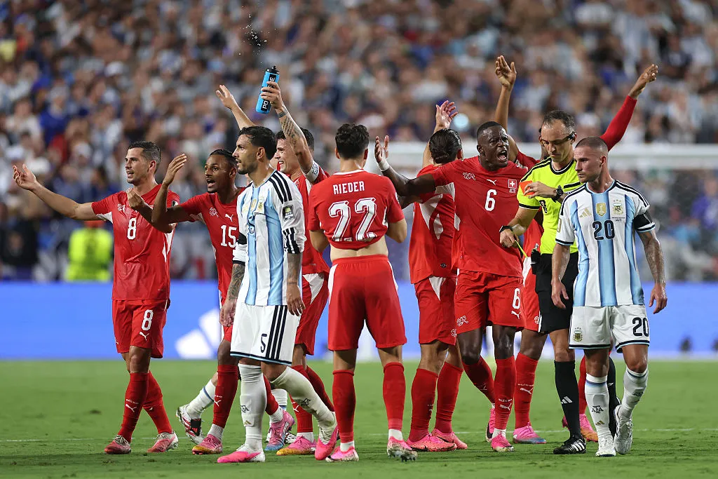 Mundial 2026: La insólita expulsión de Embolo que dejó a Suiza con 10 ...