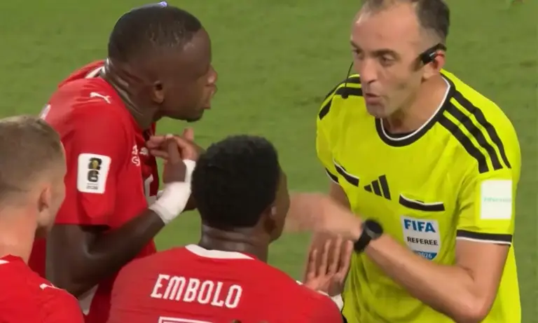 VAR mexicano en la roja que favoreció a Argentina