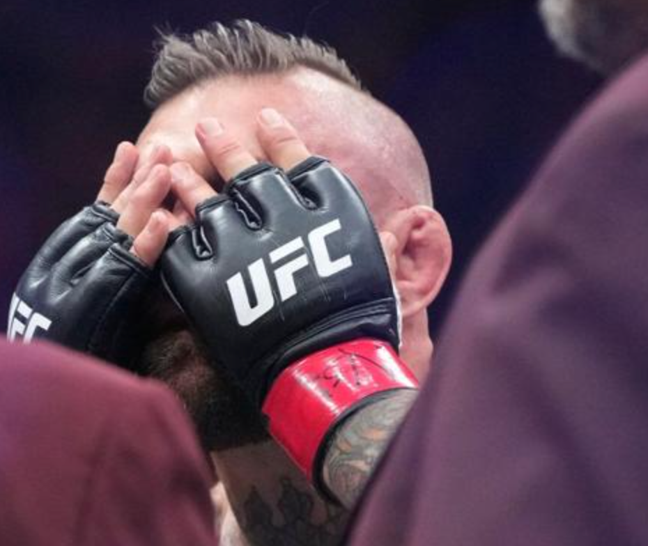 McGregor suffers leg injury on UFC return