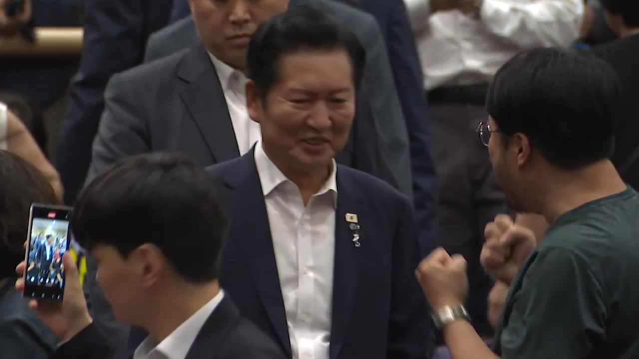 정청래, 대표 연임 도전 하단 이미지