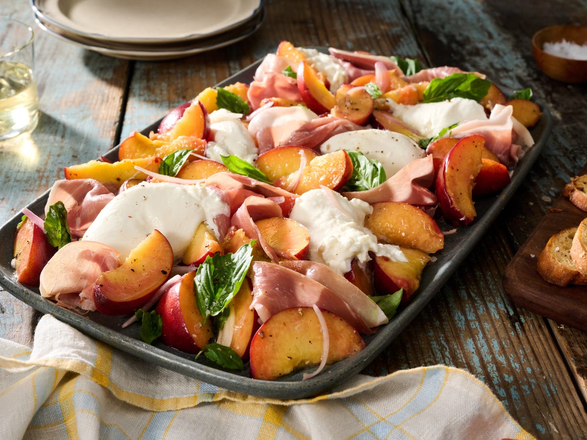 tpw-peaches-and-burrata-salad-3x4-recipe-25434.jpeg