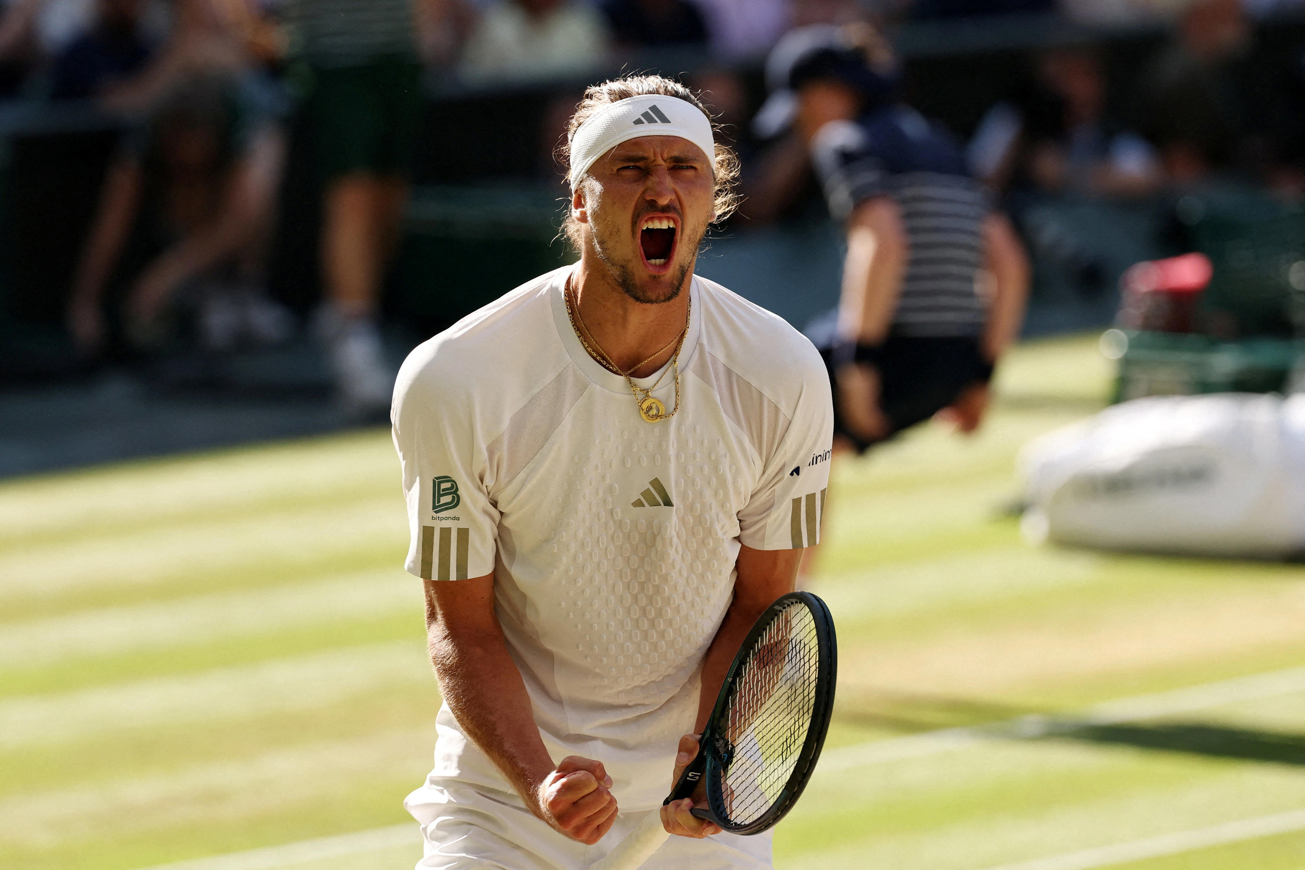Wimbledon men's final live updates: Jannik Sinner, Alexander Zverev trade early blows