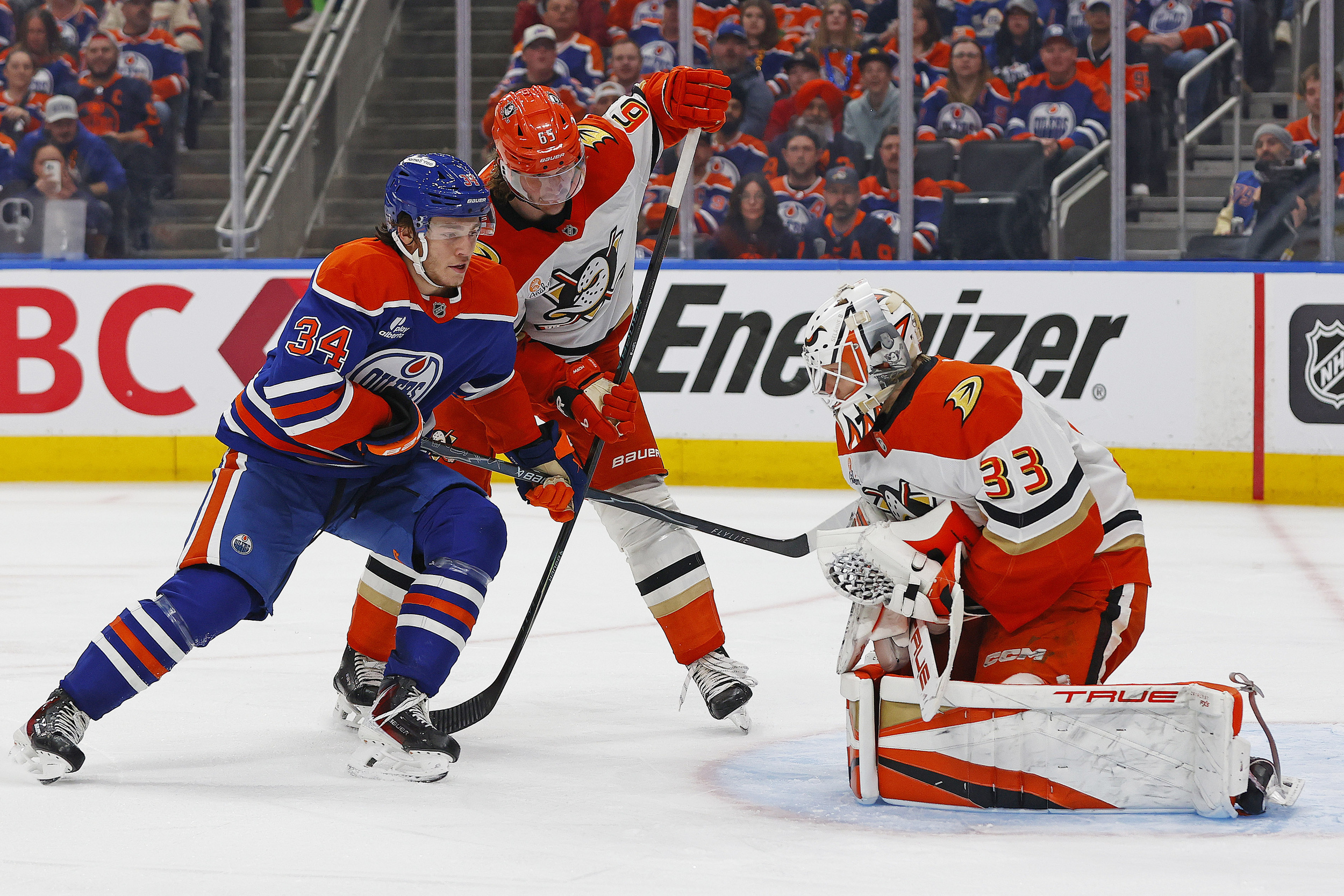 Oilers sign Colton Dach to new 2-year deal
