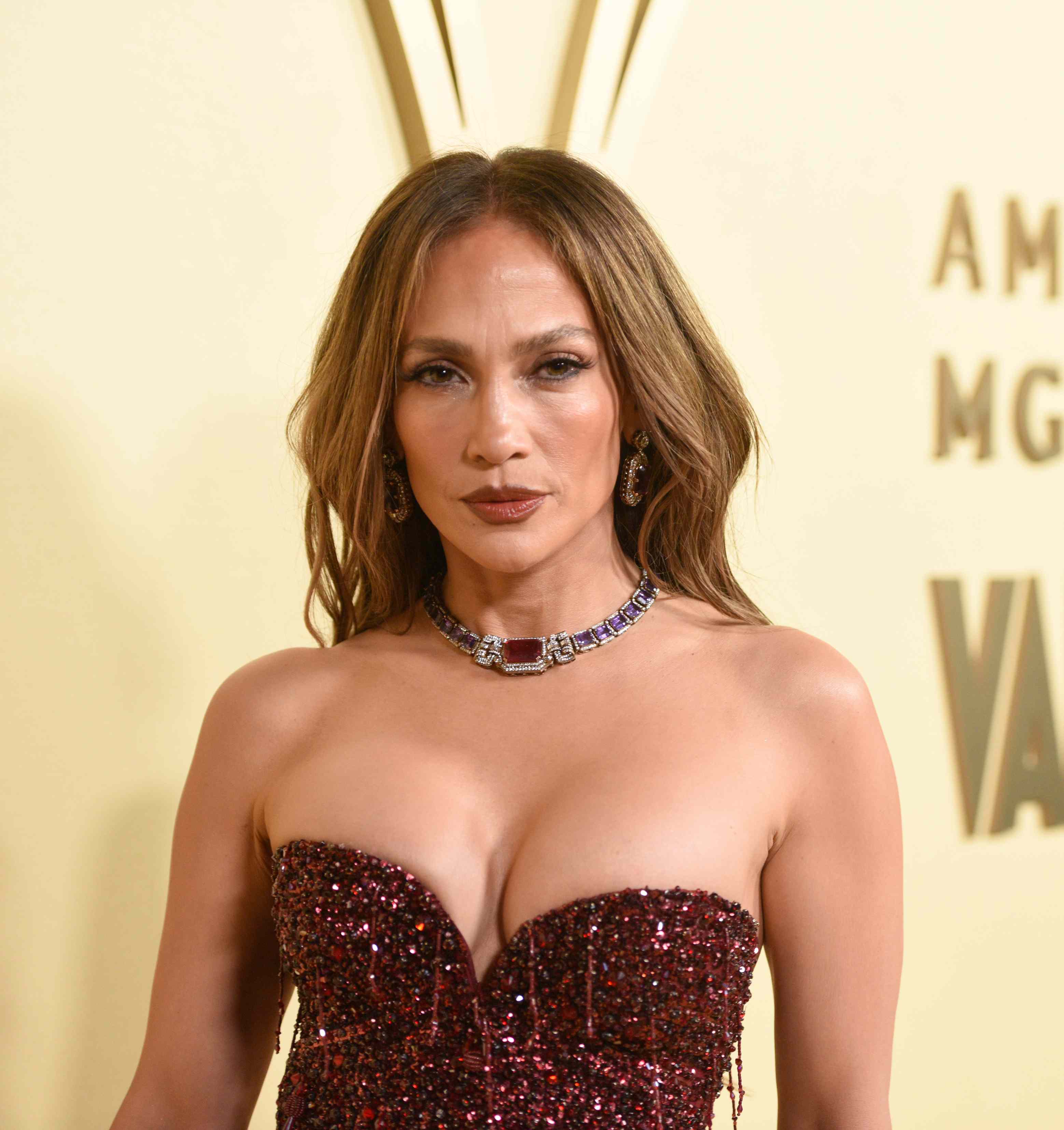 Jennifer Lopez breaks Wimbledon dress code with dramatic view-blocking hat