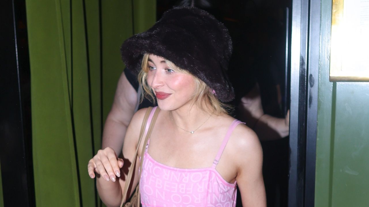 Sabrina Carpenter ignores the heatwave in a fluffy bucket hat paired with a vintage Hermès bag