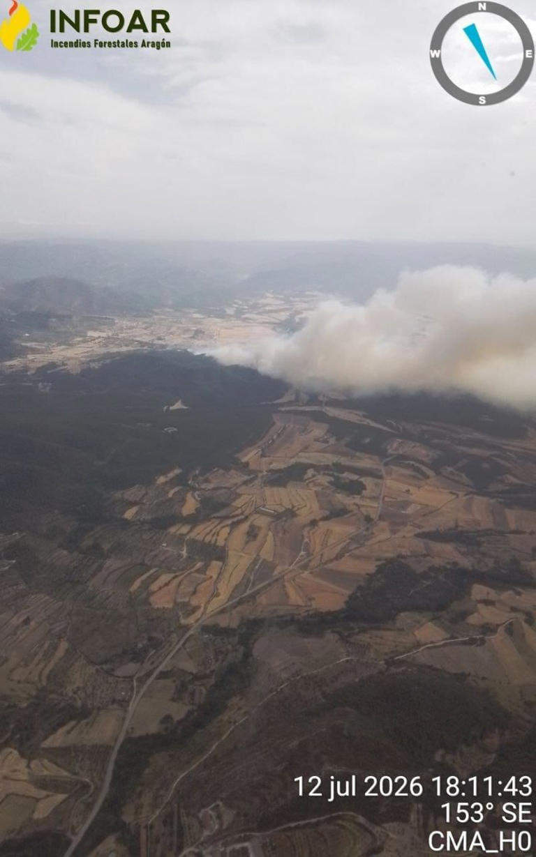 Un incendio forestal en Peñarroya de Tastavins (Teruel) obliga a activar el nivel 2 y provoca desalojos preventivos