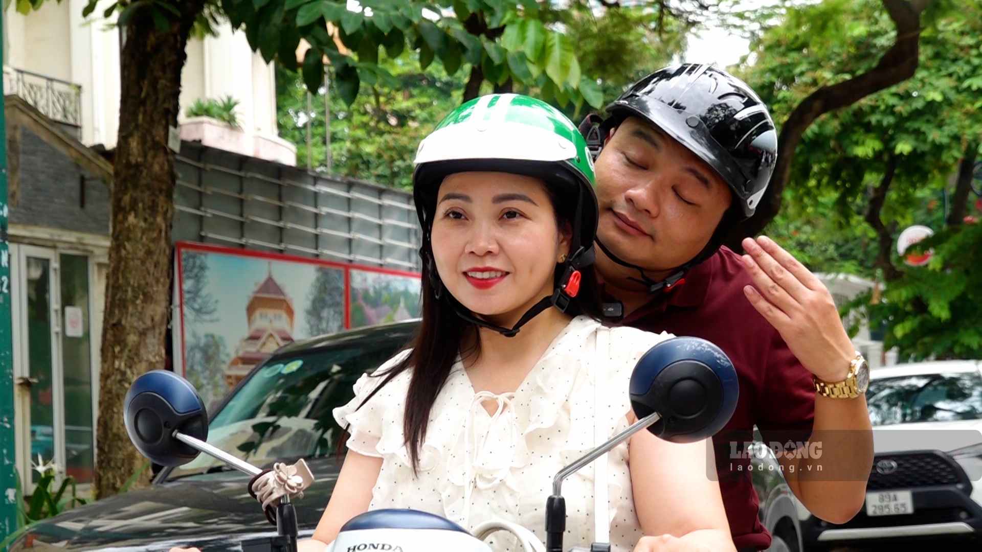 Liên tục giục tài xế vượt đèn đỏ, hành khách bất ngờ khi biết sự thật