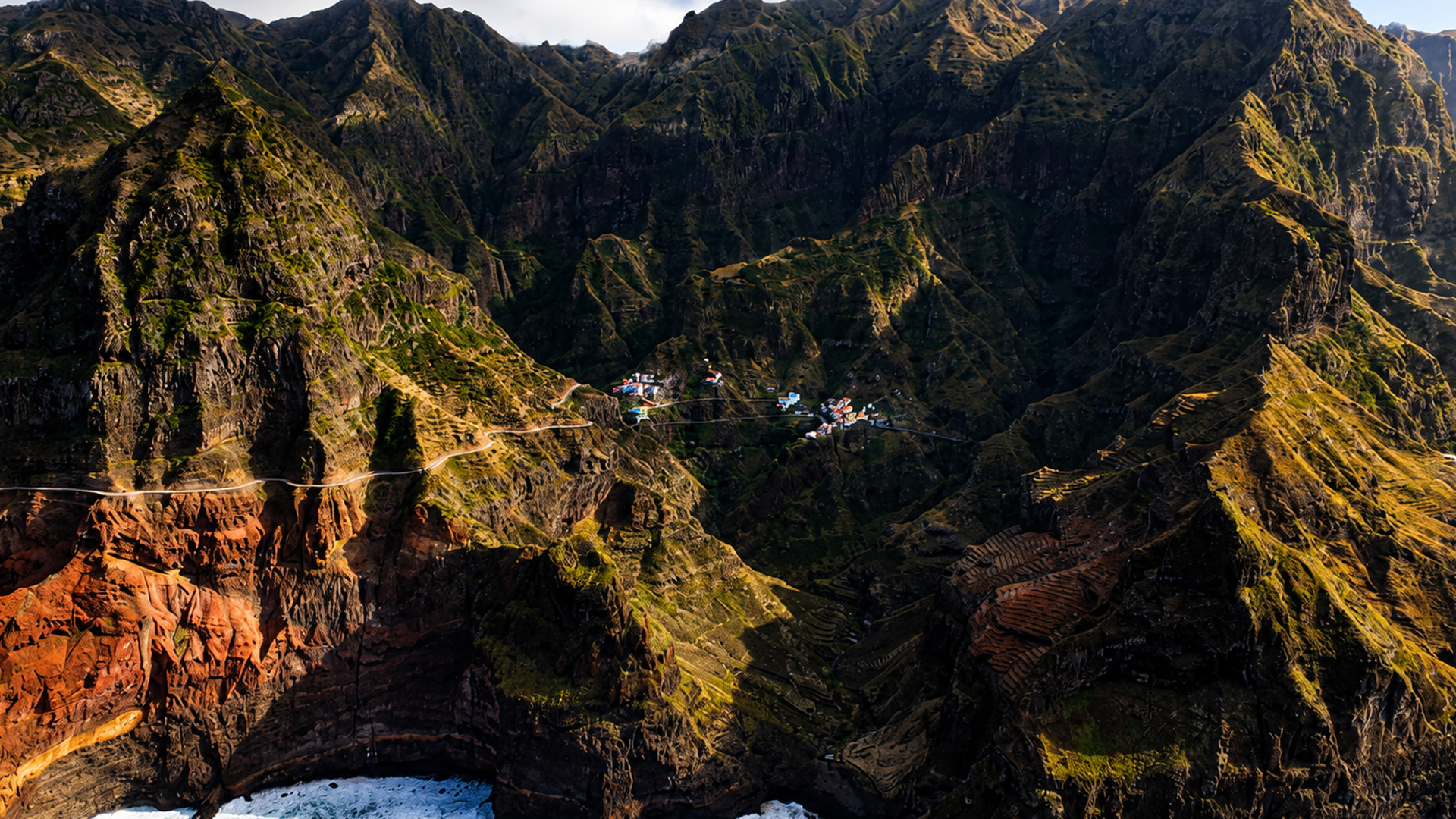 How do people live between these cliffs?