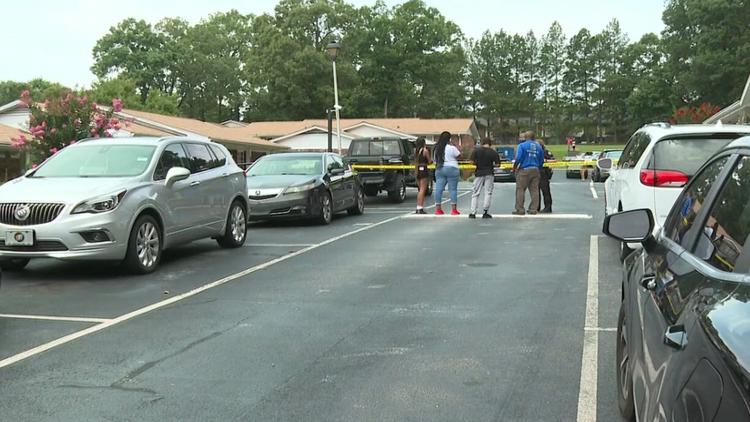 Man, woman found shot to death inside of Atlanta apartment complex ...