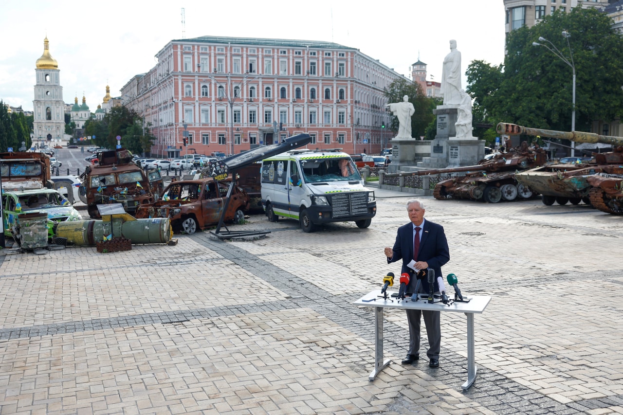 Inside Lindsey Graham's final mission: Saving Ukraine