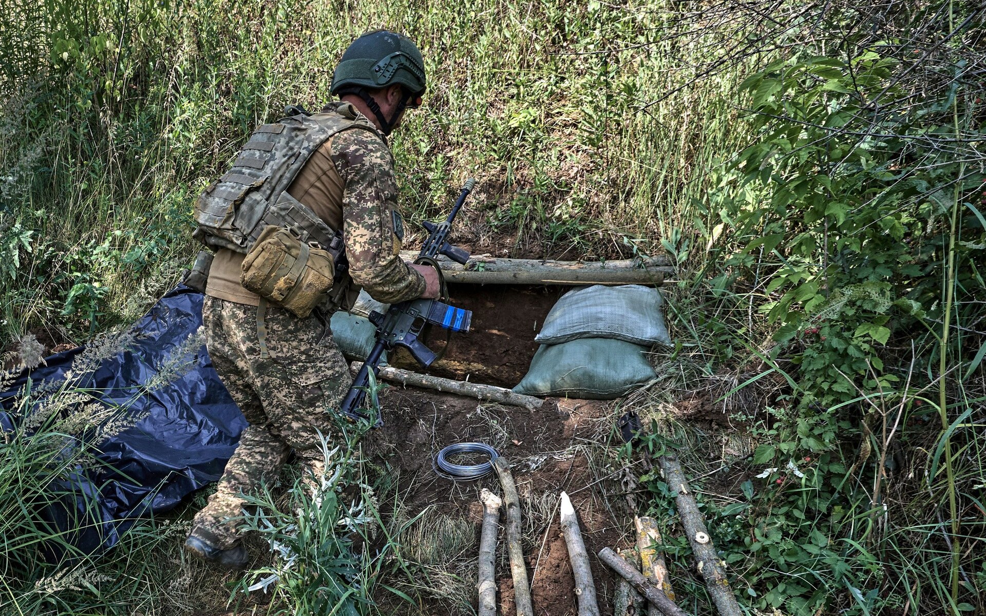 Banished Russian spies flee to Japan