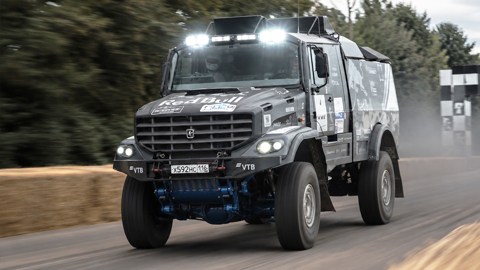 Camion russe Dakar de 1 000 ch au rugissement V8 massif