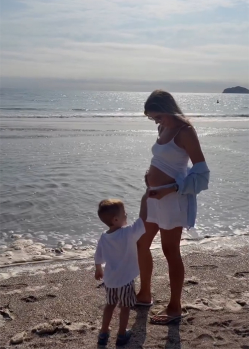 Louise Cooney reveals she is expecting second baby. Pic: Louise Cooney/Instagram