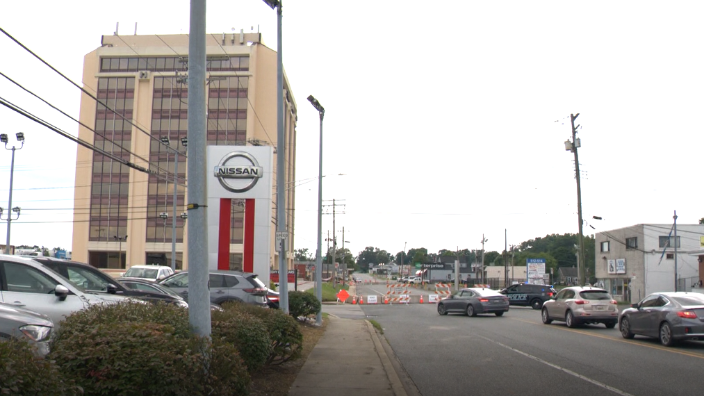 Cars stuck, workers in limbo 4 days after unstable building in Glen Burnie, Maryland evacuated