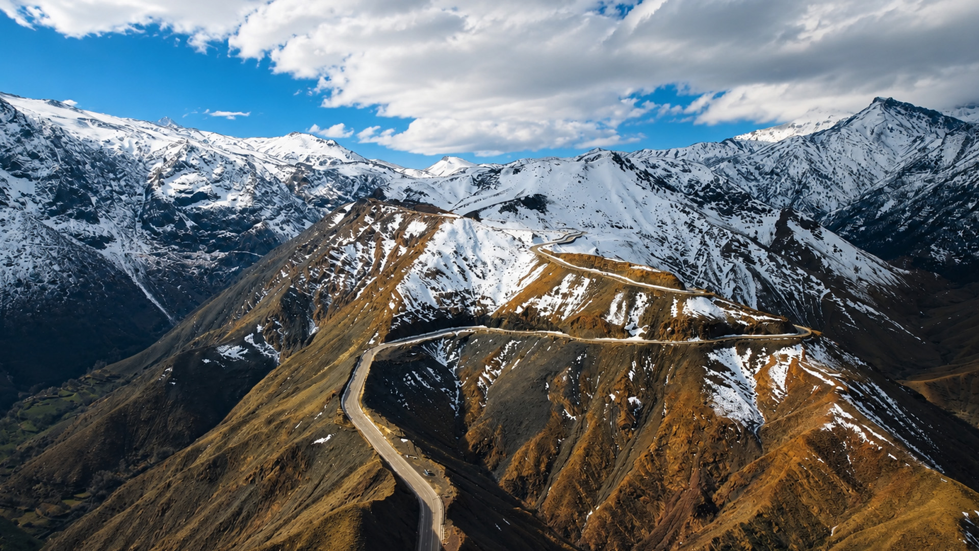 Perché costruire una strada sopra queste montagne?