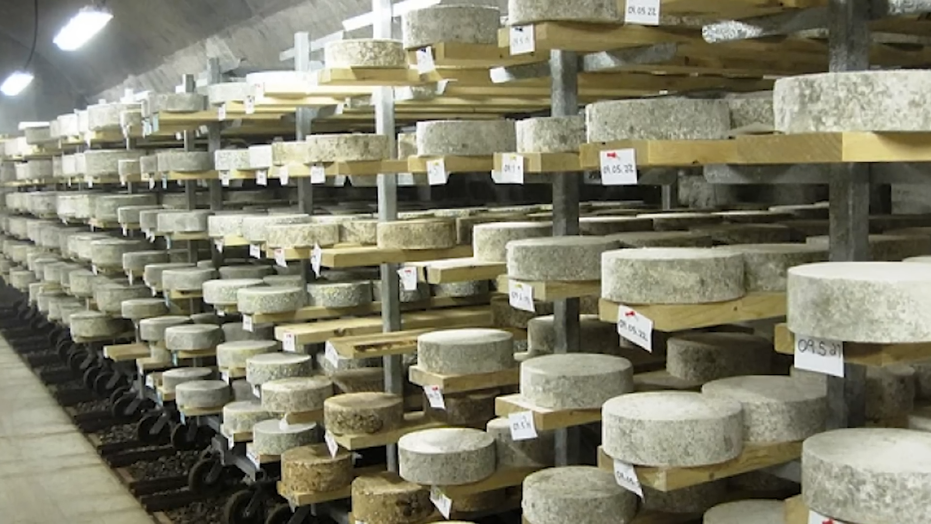 US built a 1.5 billion-pound underground cheese reserve - and it's ...